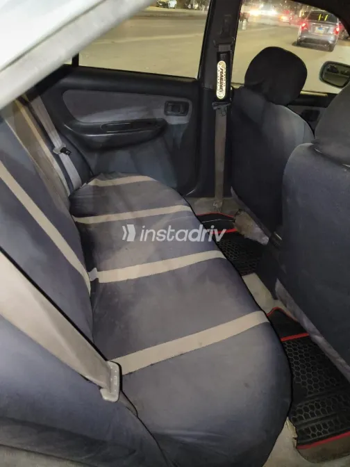 نيسان صنى 1998 أبيض مستعملة للبيع - 7