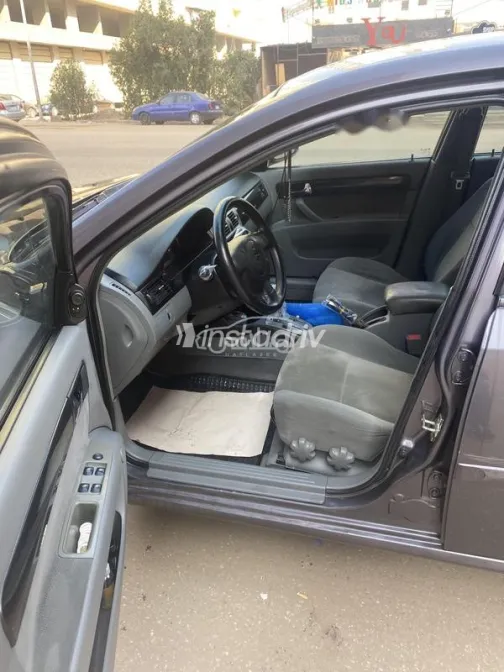 شيفروليه أوبترا 2013 رمادي غامق مستعملة للبيع - 3