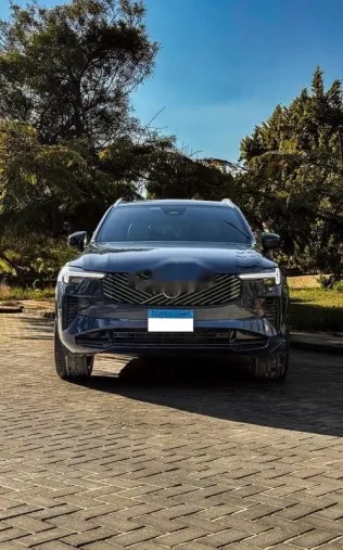 فولفو XC90 2026 رمادي مستعملة للبيع