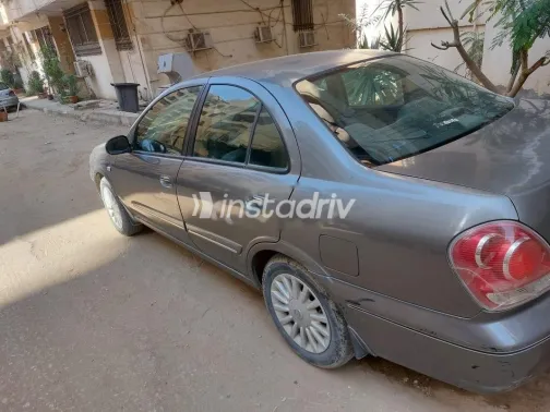 نيسان صنى 2012 رمادي مستعملة للبيع - 2