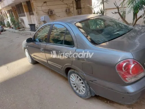 نيسان صنى 2012 رمادي مستعملة للبيع - 4