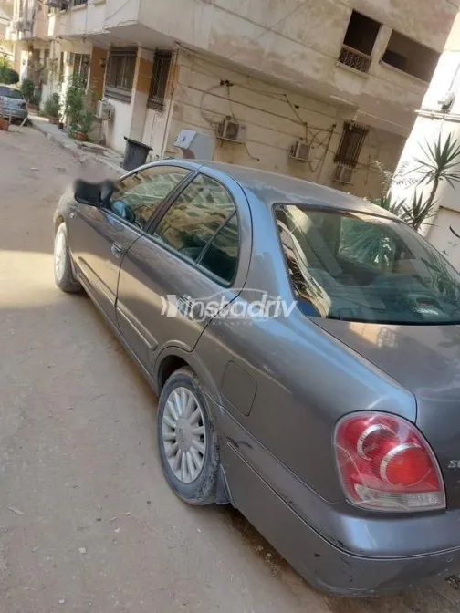 نيسان صنى 2012 رمادي مستعملة للبيع - 5