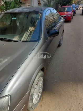 نيسان صنى 2012 رمادي مستعملة للبيع