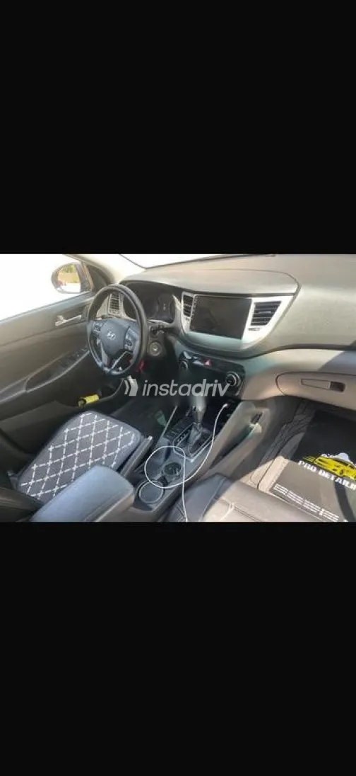 Hyundai Tucson 2017 White Used for Sale - 3