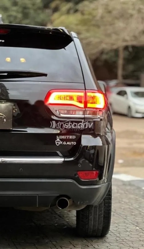 جيب جراند شيروكي 2018 أسود مستعملة للبيع - 8