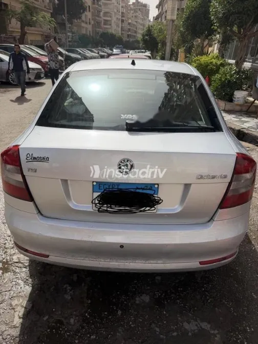 سكودا اوكتافيا 2013 فضي مستعملة للبيع - 4