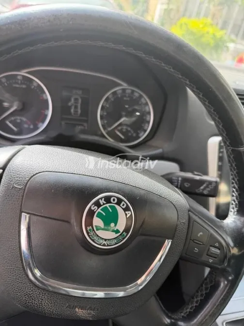 سكودا اوكتافيا 2013 فضي مستعملة للبيع - 6