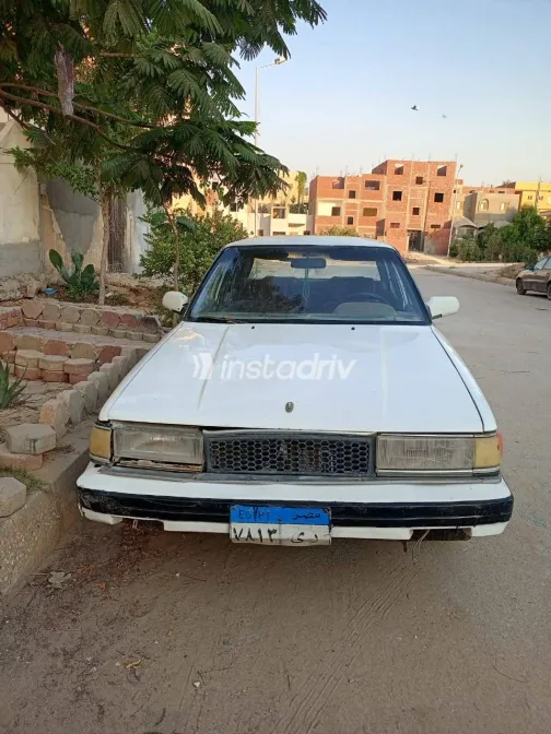 تويوتا كرسيدا 1988 أبيض مستعملة للبيع - 1
