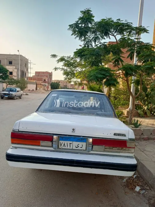 تويوتا كرسيدا 1988 أبيض مستعملة للبيع - 2