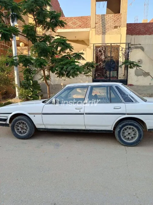 تويوتا كرسيدا 1988 أبيض مستعملة للبيع - 4