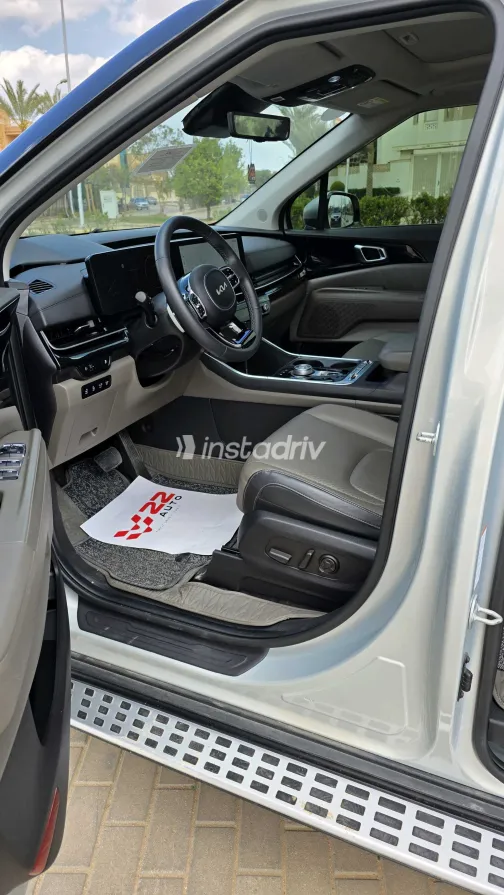 Kia Carnival 2025 White Used for Sale - 2