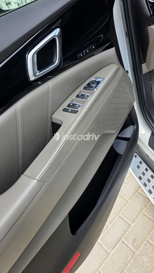 Kia Carnival 2025 White Used for Sale - 3