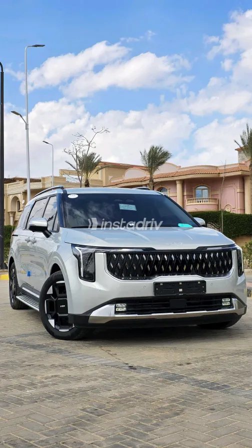 Kia Carnival 2025 White Used for Sale - 4