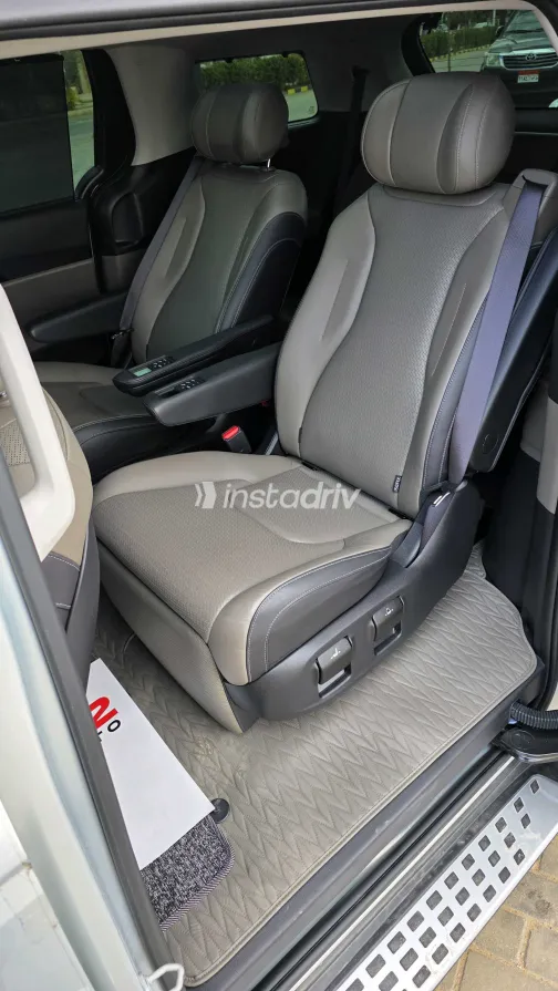 Kia Carnival 2025 White Used for Sale - 9