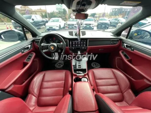 Porsche Macan 2024 Black Used for Sale - 5