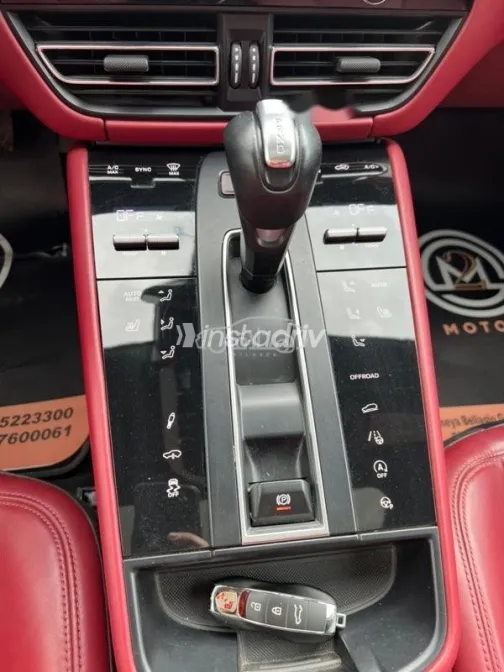 Porsche Macan 2024 Black Used for Sale - 6