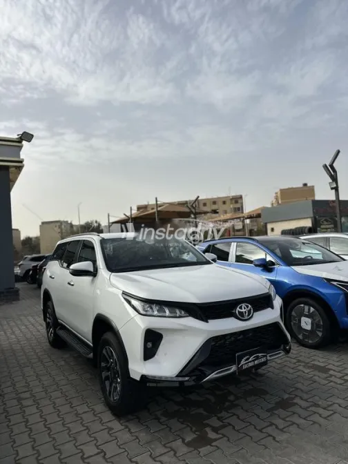 تويوتا فورتشنر 2024 أبيض مستعملة للبيع - 1