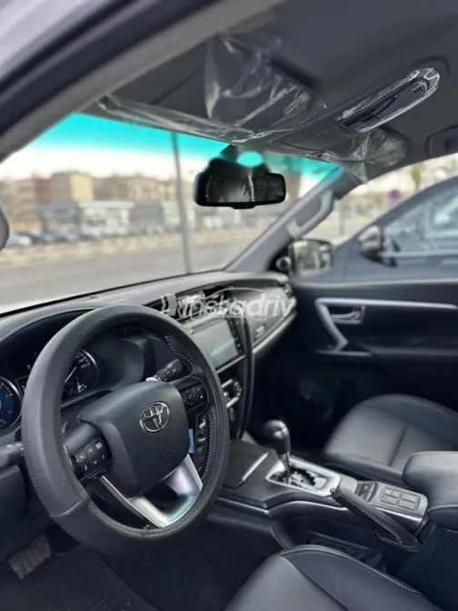 تويوتا فورتشنر 2024 أبيض مستعملة للبيع - 2