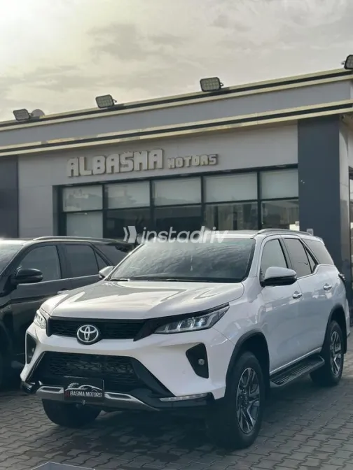 تويوتا فورتشنر 2024 أبيض مستعملة للبيع - 5