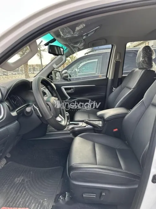 تويوتا فورتشنر 2024 أبيض مستعملة للبيع - 6