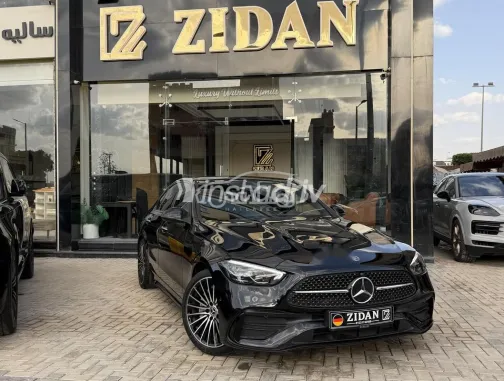 مرسيدس C 200 2024 أسود مستعملة للبيع - 1