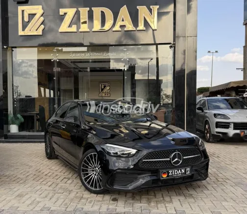 مرسيدس C 200 2024 أسود مستعملة للبيع - 2