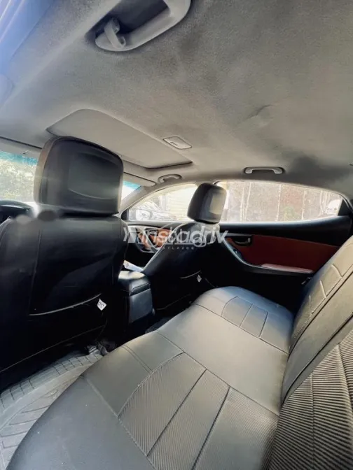 هيونداي إلنترا ام دى 2015 أسود مستعملة للبيع - 4