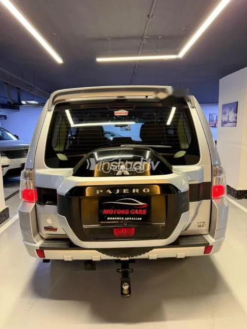 ميتسوبيشي باجيرو 2017 ذهبي مستعملة للبيع - 4