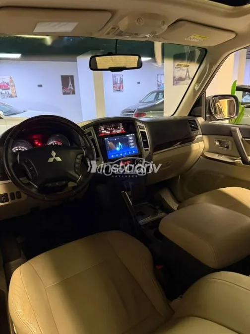 ميتسوبيشي باجيرو 2017 ذهبي مستعملة للبيع - 8