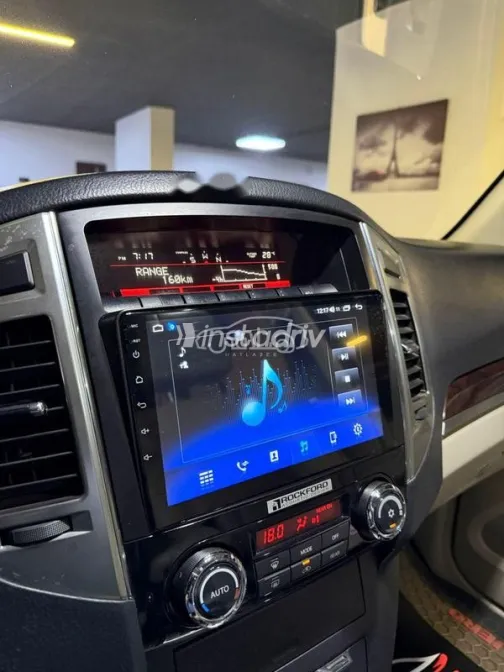 ميتسوبيشي باجيرو 2017 ذهبي مستعملة للبيع - 9