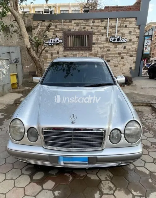 Mercedes E 200 1998 Silver Used for Sale - 1