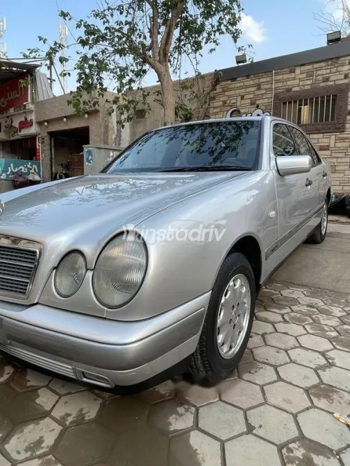 Mercedes E 200 1998 Silver Used for Sale - 3