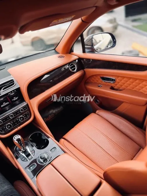 Bentley Bentayga 2022 Dark Blue Used for Sale - 4