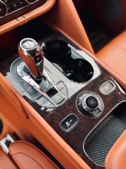 Bentley Bentayga 2022 Dark Blue Used for Sale - 6