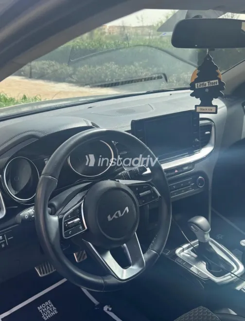 كيا اكسيد 2022 أبيض مستعملة للبيع - 6