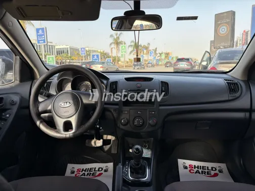 Kia Cerato 2013 White Used for Sale - 9