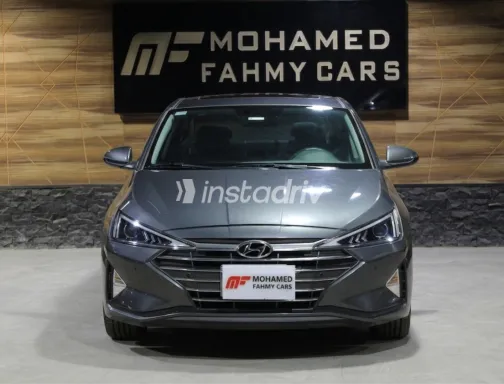 هيونداي إلنترا اى دى 2025 أبيض مستعملة للبيع - 1