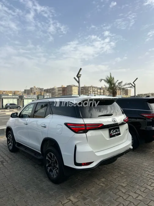 Toyota Fortuner 2024 White Used for Sale - 2