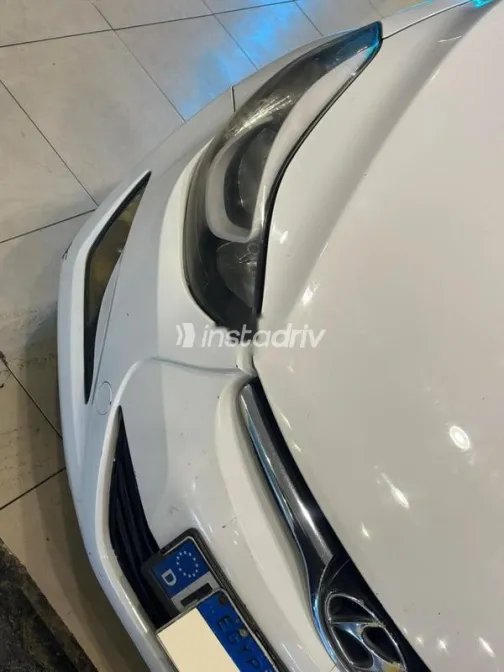 Hyundai Elantra 2016 White Used for Sale - 4