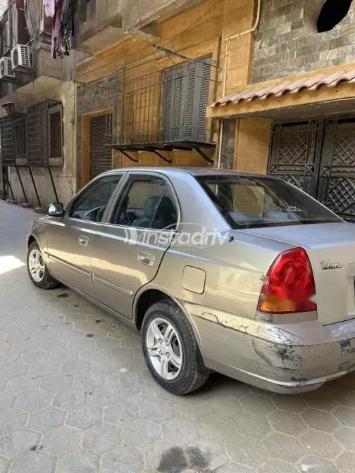 هيونداي فيرنا 2015 رمادي غامق مستعملة للبيع - 4