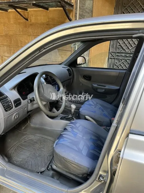 هيونداي فيرنا 2015 رمادي غامق مستعملة للبيع - 6