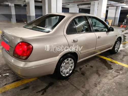 Nissan Sunny 2004 Gold Used for Sale - 1