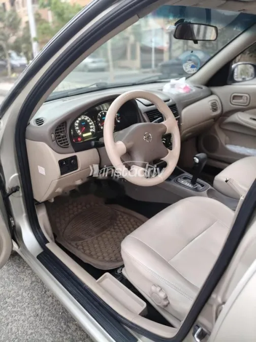 Nissan Sunny 2004 Gold Used for Sale - 5