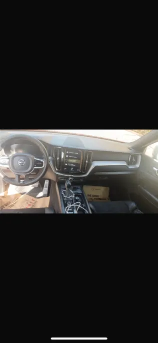 فولفو XC60 2019 أبيض مستعملة للبيع