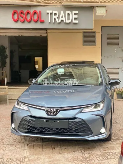 تويوتا كورولا 2025 أزرق غامق مستعملة للبيع - 1