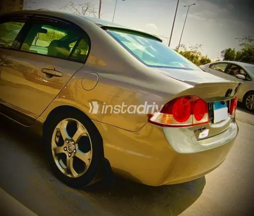 هوندا سيفك 2008 برونزي مستعملة للبيع - 9