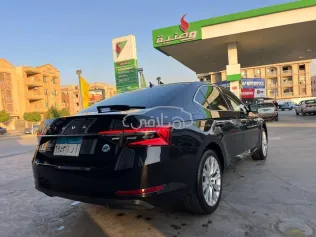 سكودا سوبيرب 2021 أبيض مستعملة للبيع