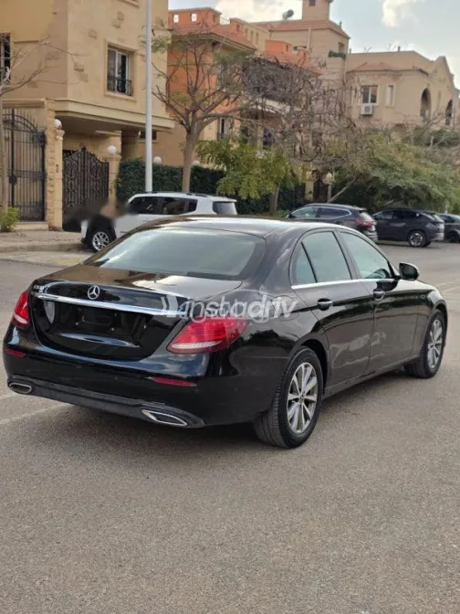 مرسيدس E 180 2019 أسود مستعملة للبيع - 2