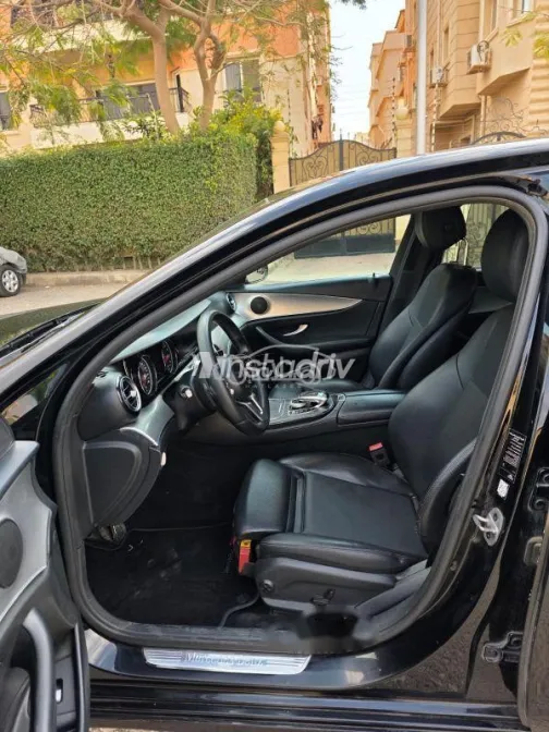 مرسيدس E 180 2019 أسود مستعملة للبيع - 5