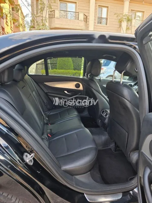 مرسيدس E 180 2019 أسود مستعملة للبيع - 6